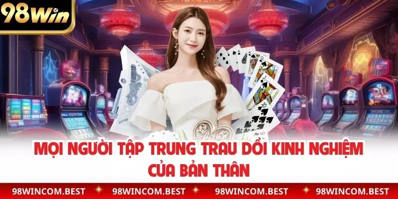 Mọi người tập trung trau dồi kinh nghiệm của bản thân